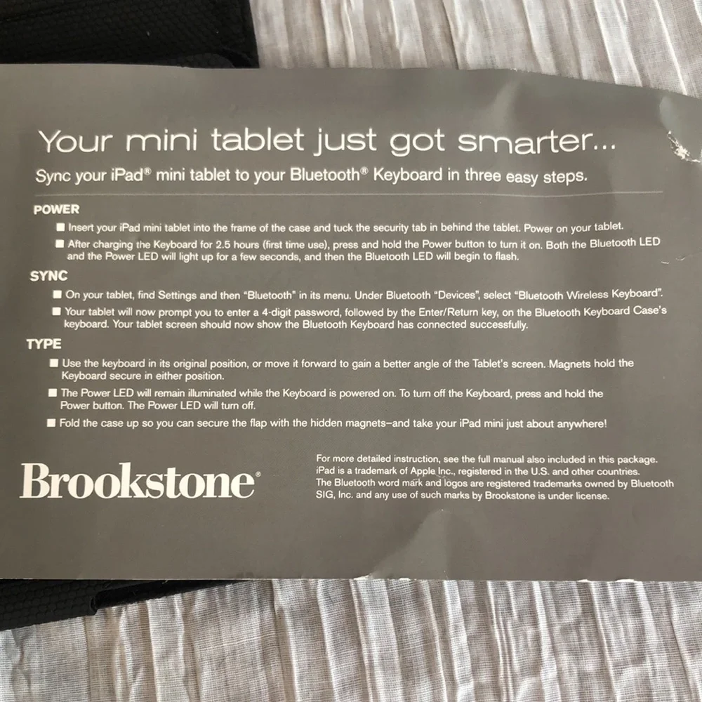 BROOKSTONE MINI TABLET black faux leather ipad blue tooth case & keyboard